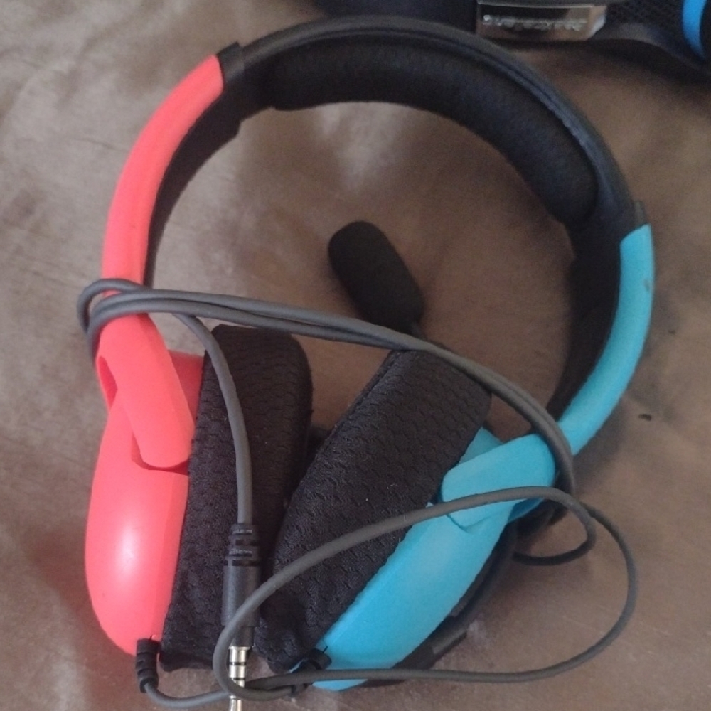 Nintendo Switch 500 Red and Blue Gaming Headset NWOT
